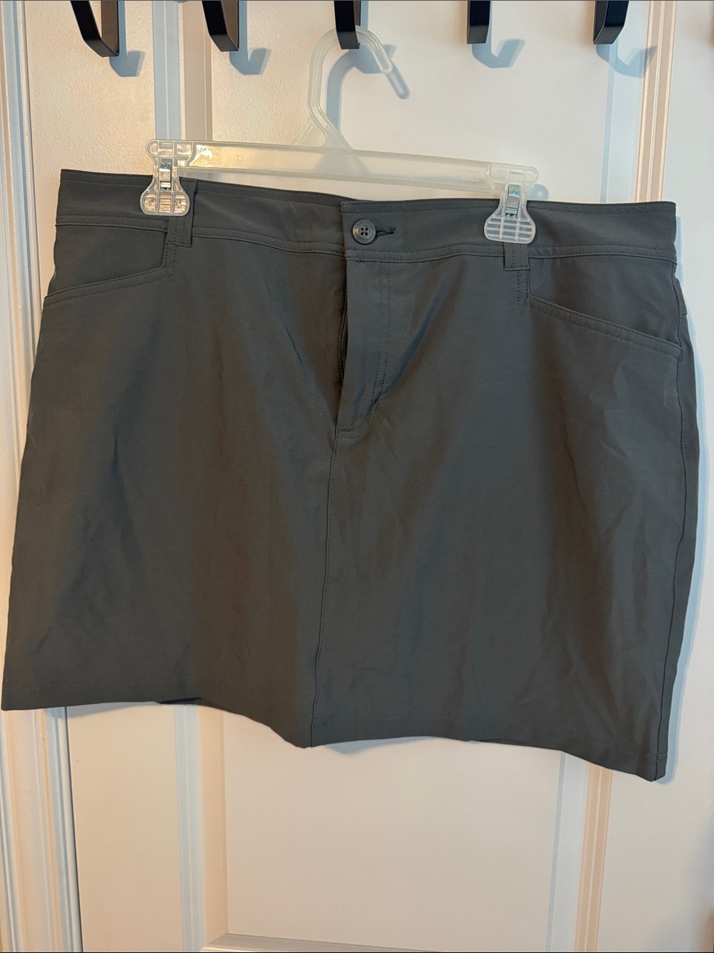 Eddie Bauer Adventurer 2.0 Gray Skort